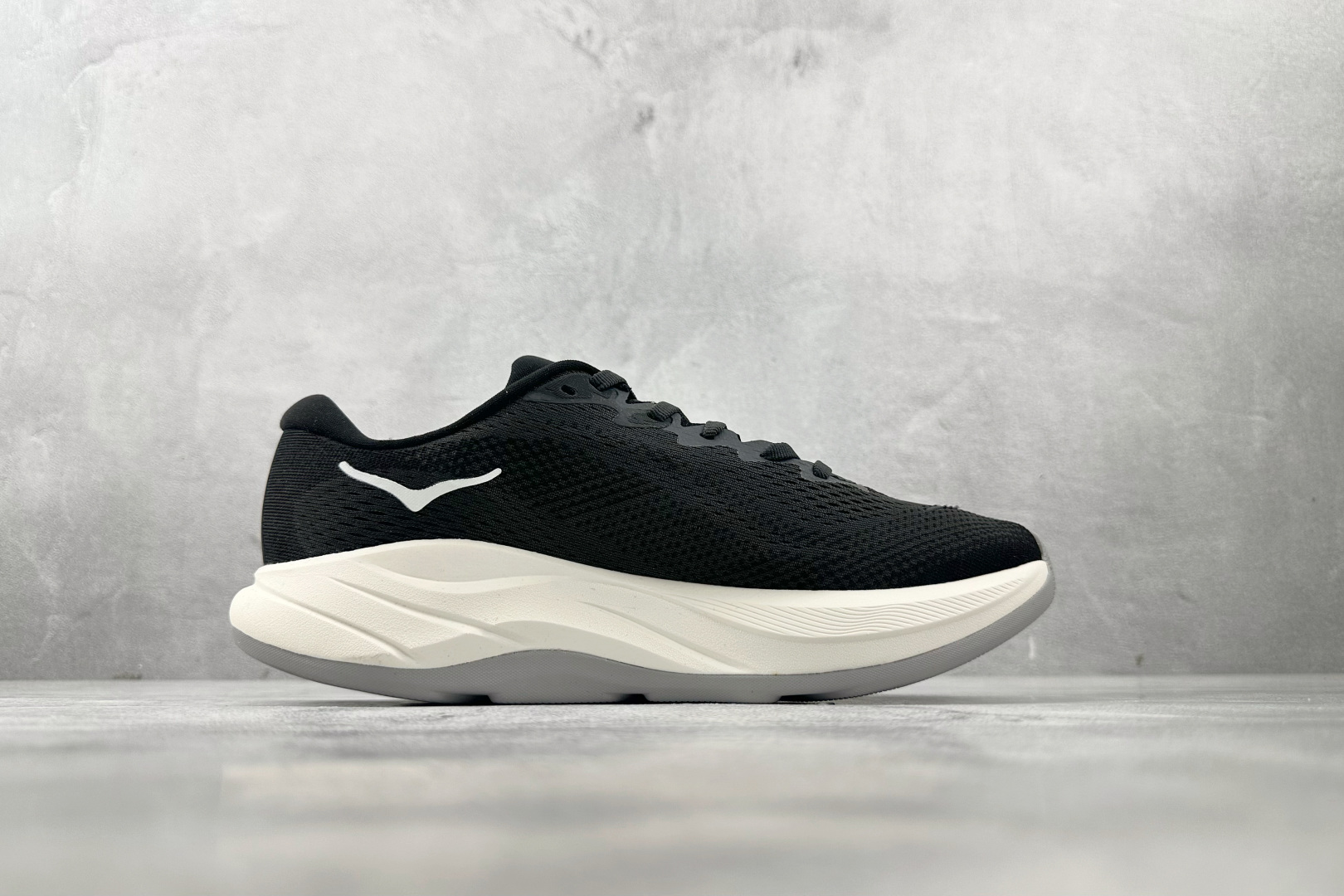 HOKA ONE ONE RINC4 黑白 1155130-bwht