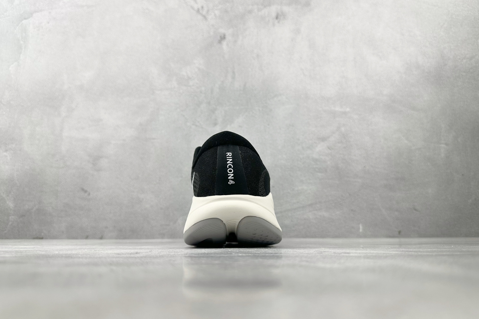 HOKA ONE ONE RINC4 黑白 1155130-bwht