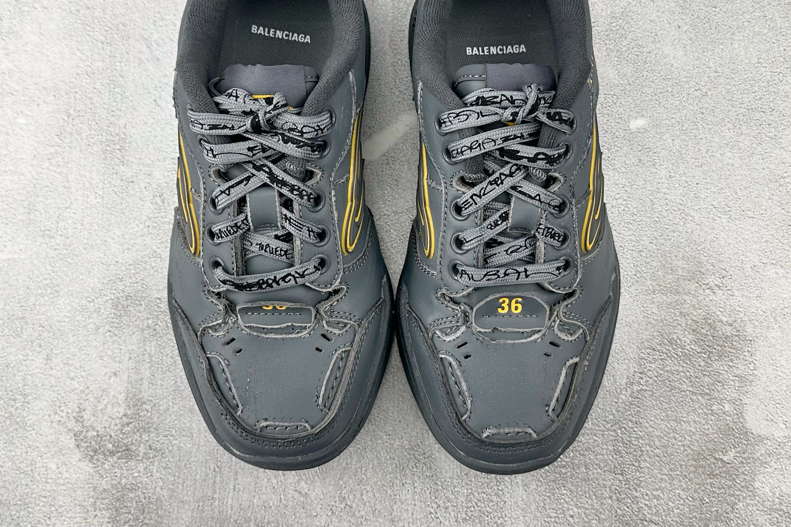 代购版 Balenciaga巴黎世家 Hamptons Worn-Out 灰色 841765WCURB1180