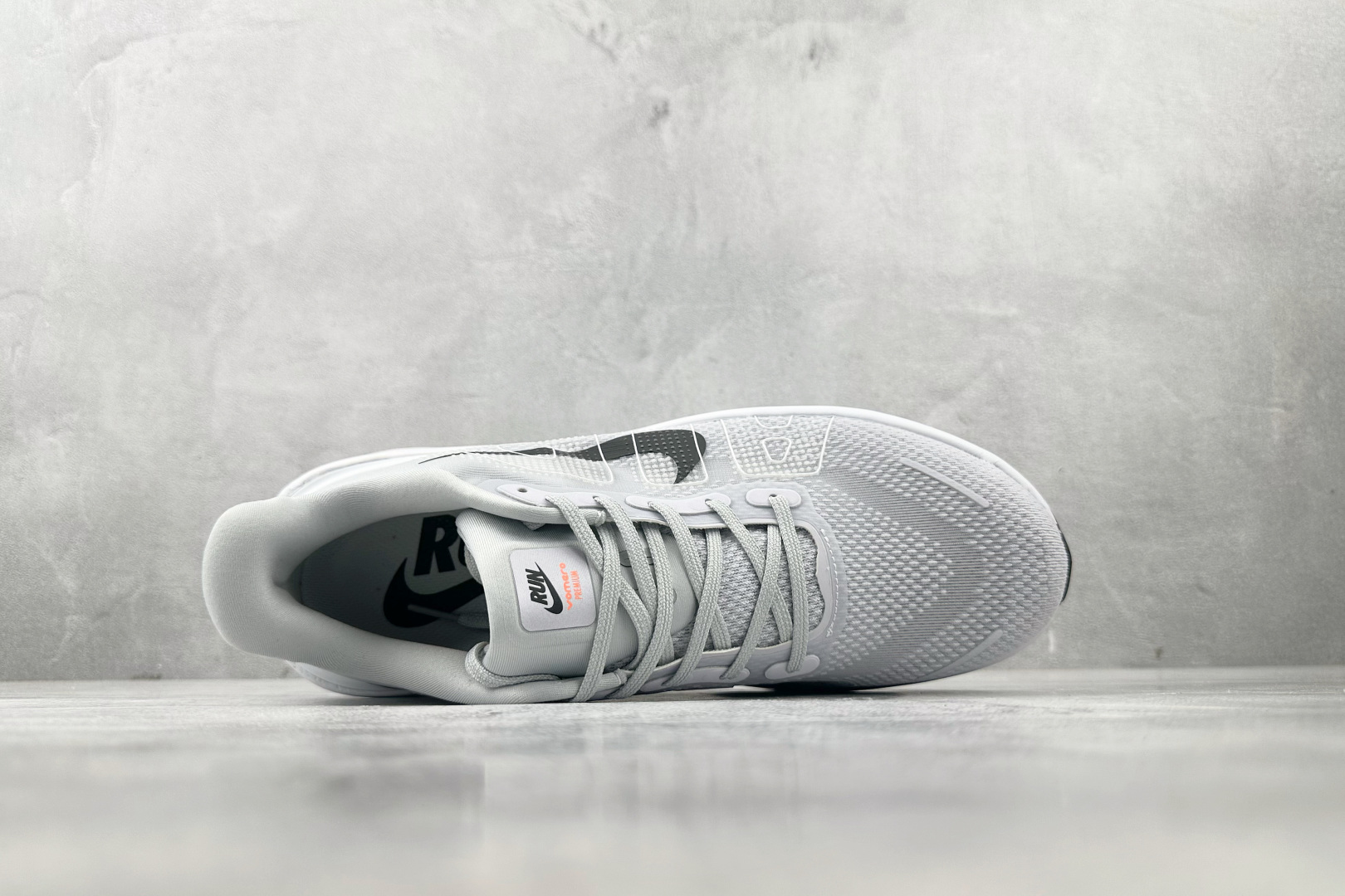 Nike Vomero Vomero Premium 灰色 HM5973-603