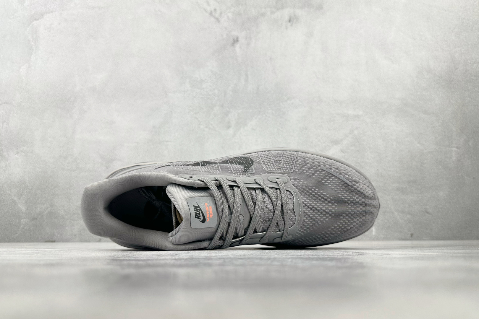 Nike Vomero Vomero Premium 灰色 HQ2050-755