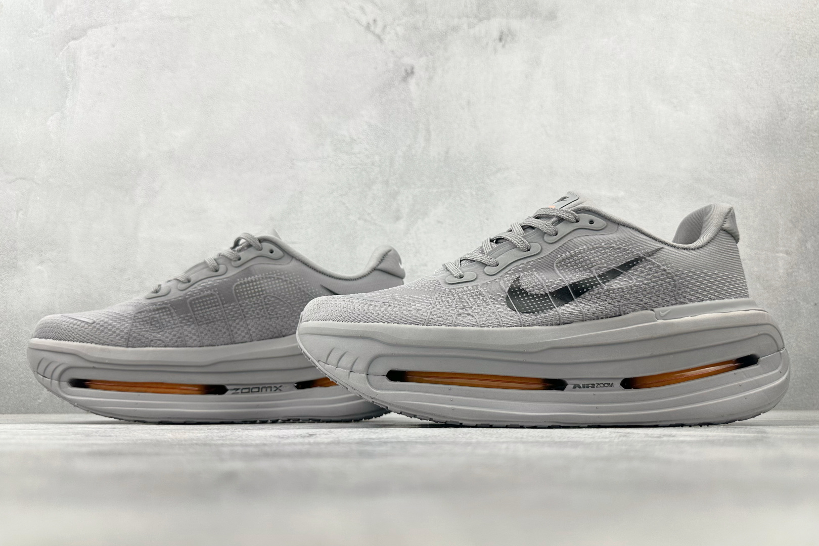 Nike Vomero Vomero Premium 灰色 HQ2050-755