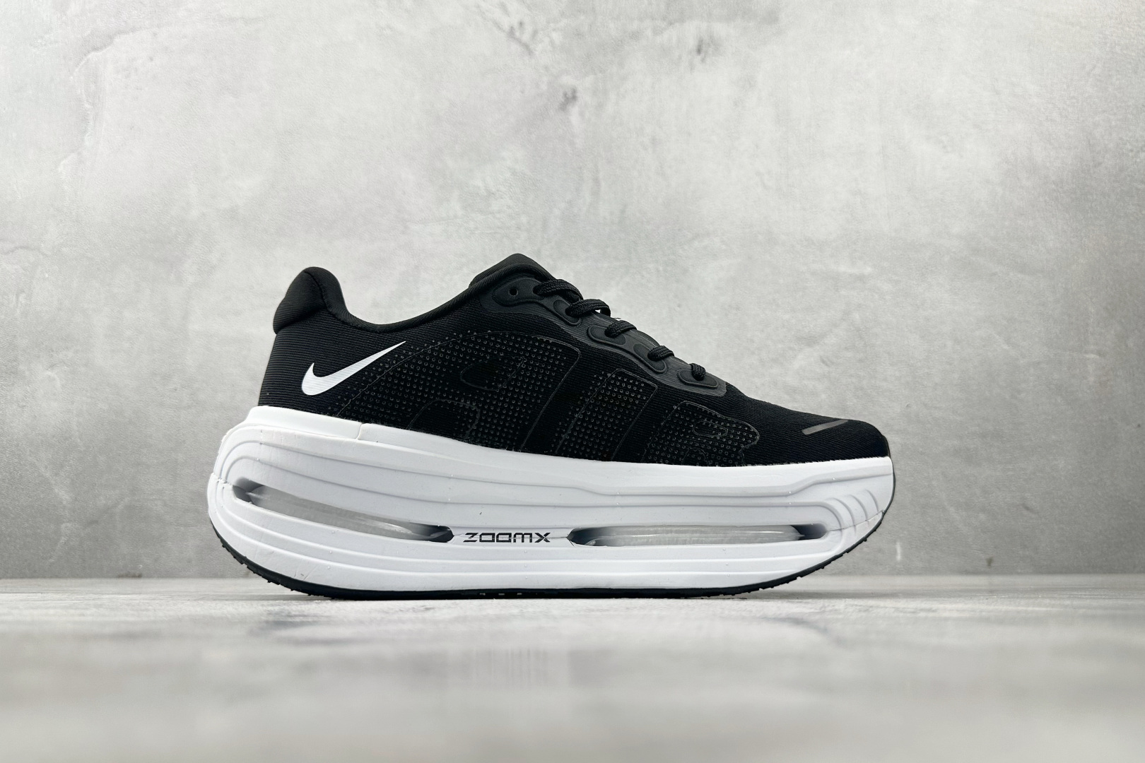 Nike Vomero Vomero Premium 黑白 HM5973-400