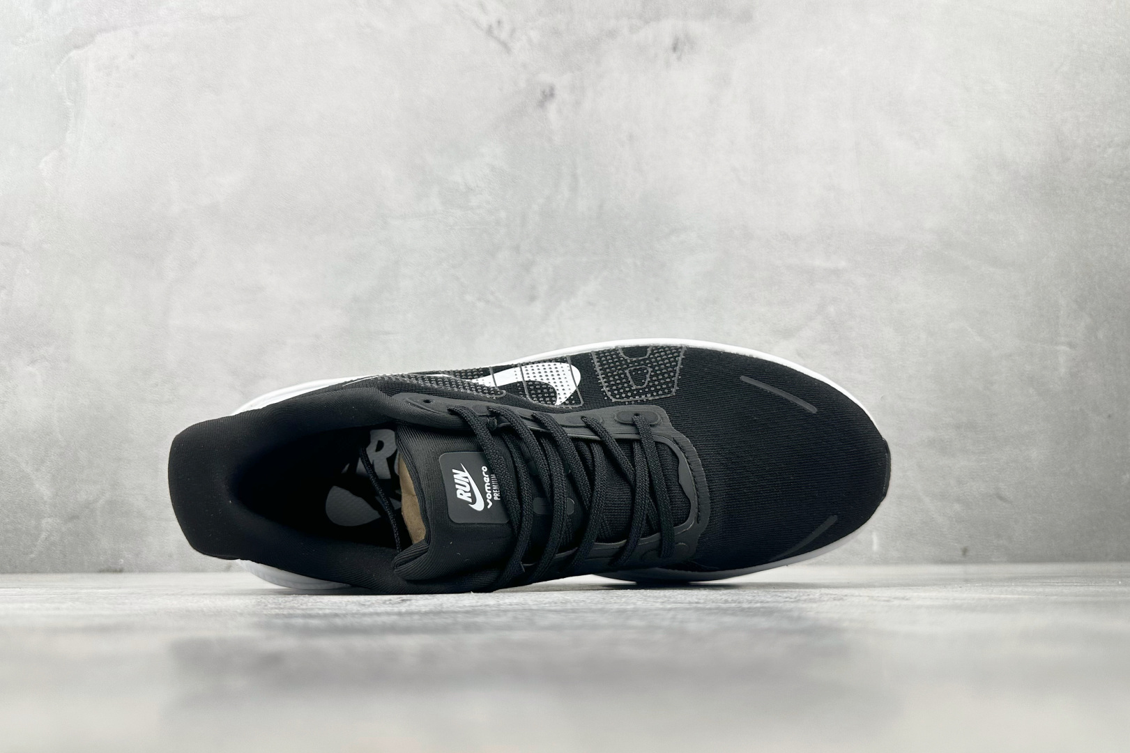 Nike Vomero Vomero Premium 黑白 HM5973-400