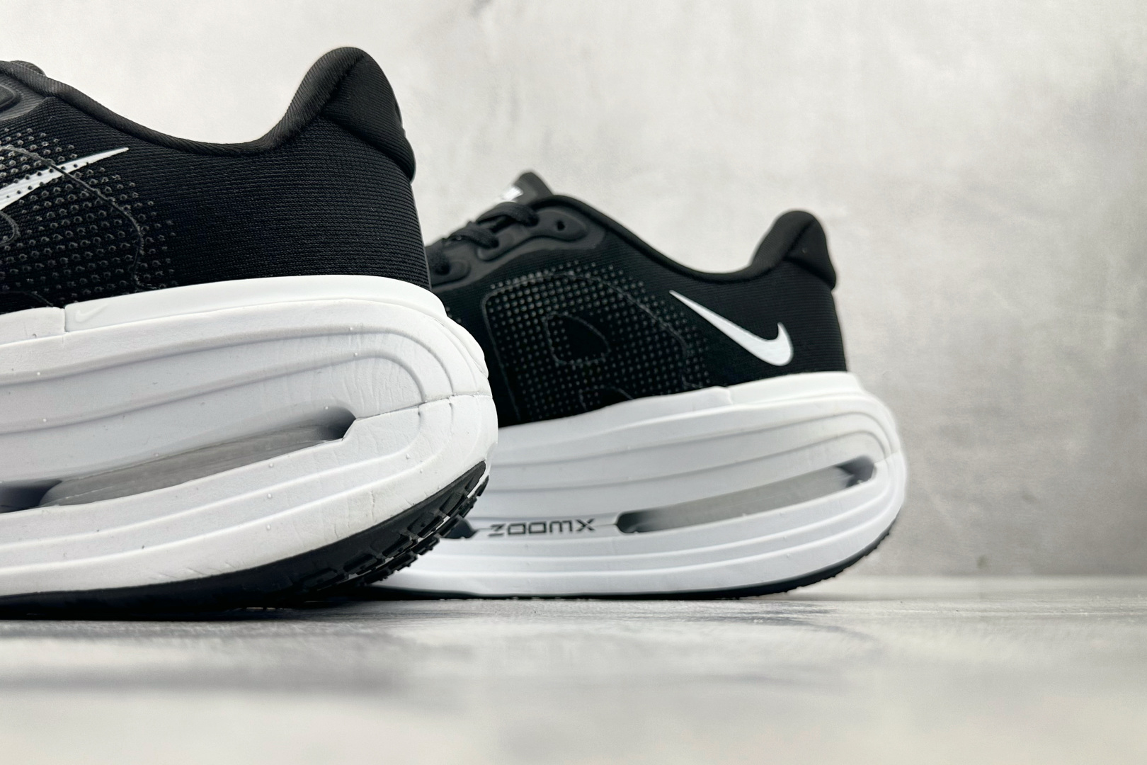 Nike Vomero Vomero Premium 黑白 HM5973-400