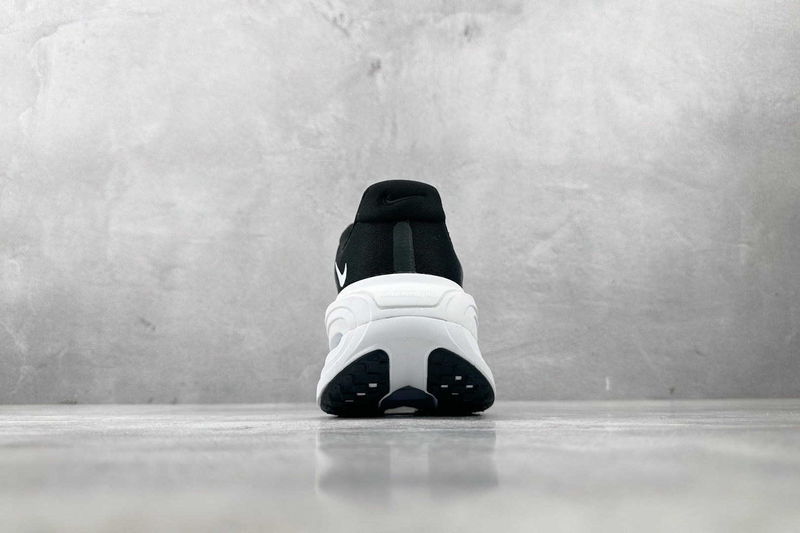 Nike Vomero Vomero Premium 黑白 HM5973-400
