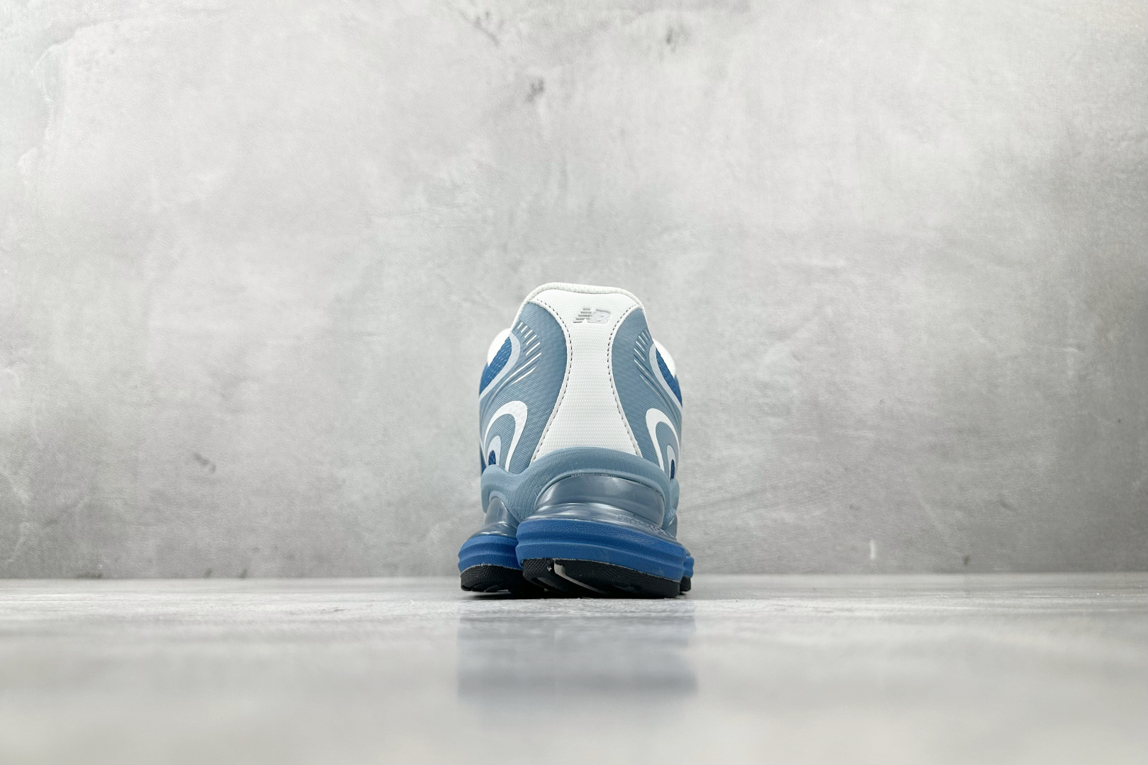 C 版 
大厂出品 New Balance NB 2000 蓝色

货号：U2000。BB
尺码：36 