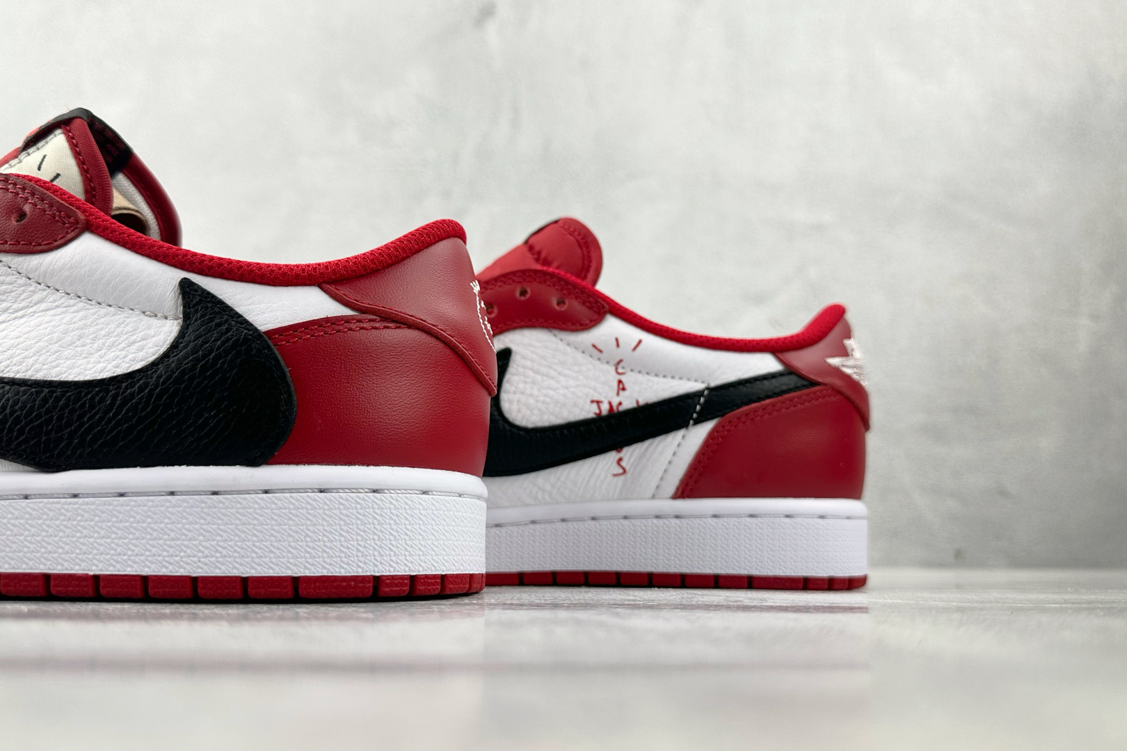外贸专供 Travis Scott x Jordan Air Jordan 1 倒钩 红白黑 DM7866-101