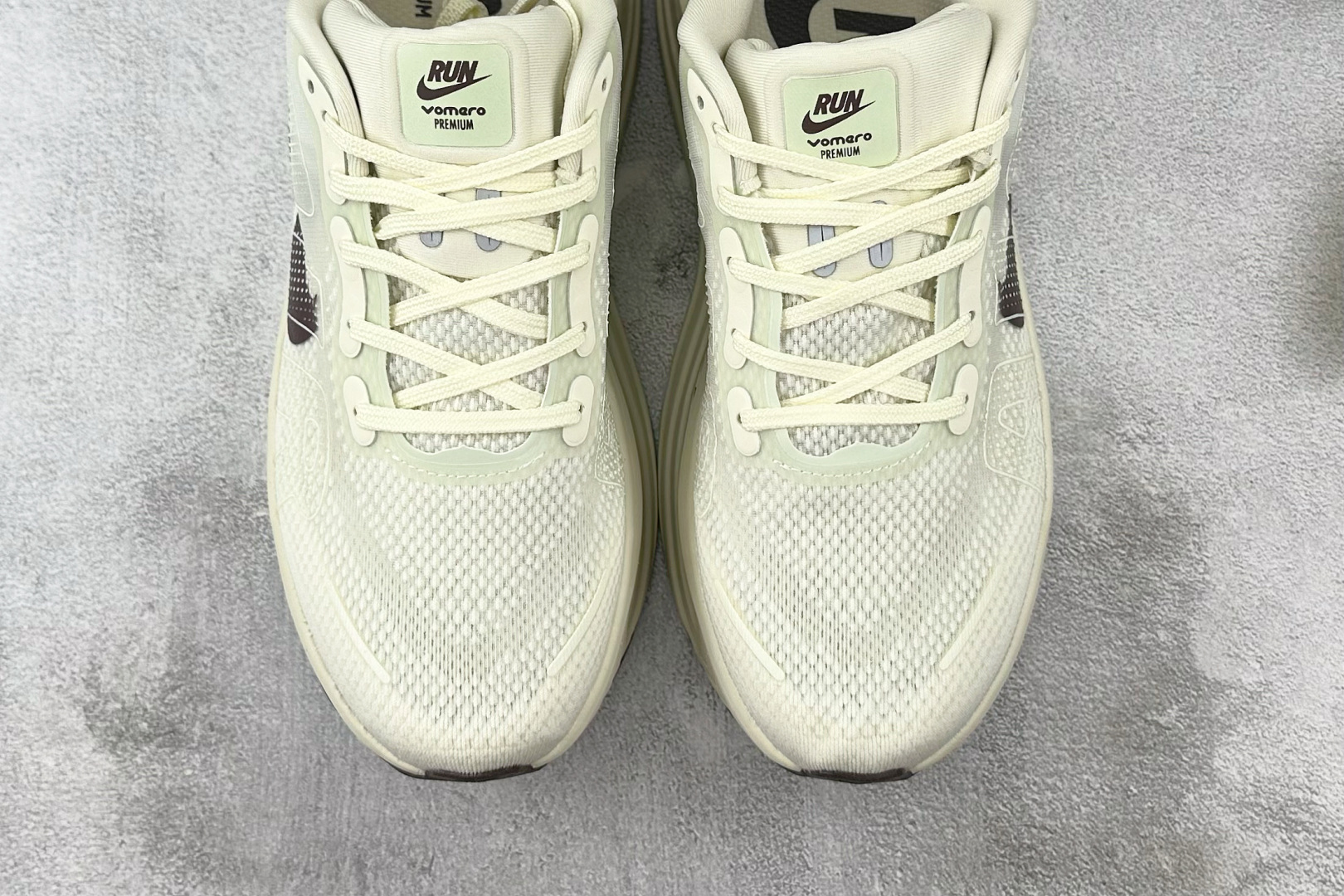 Nike Vomero Vomero Premium 白黑 HQ2050-700