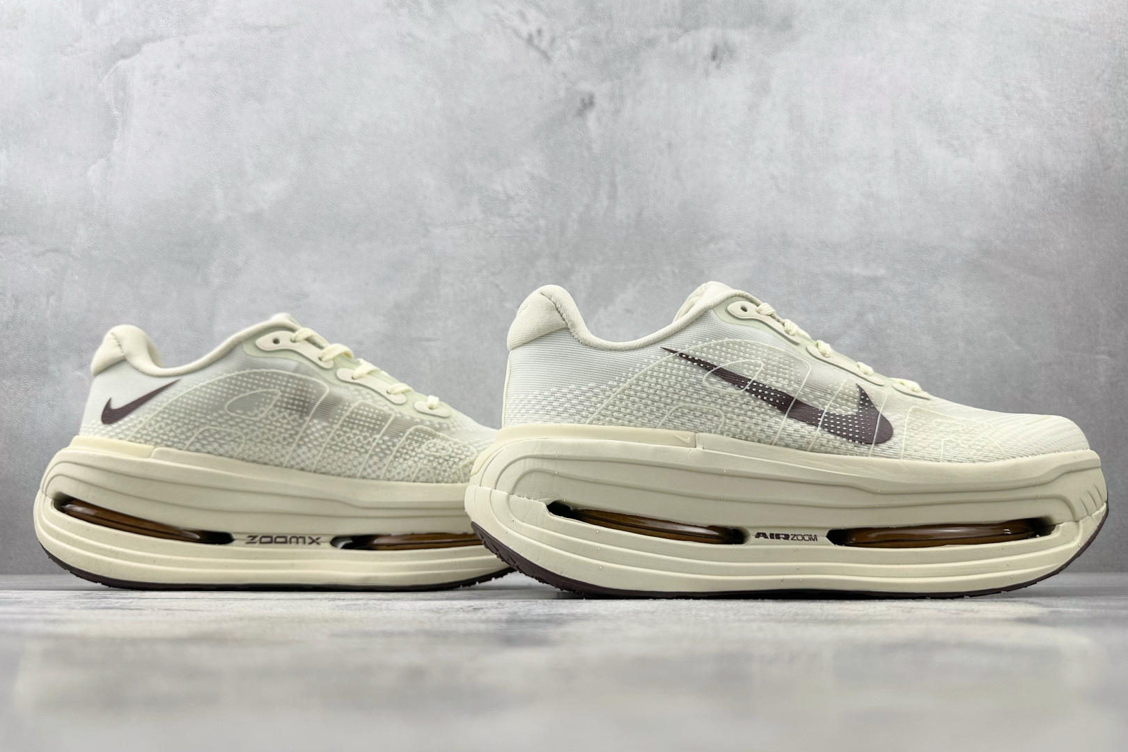 Nike Vomero Vomero Premium 白黑 HQ2050-700