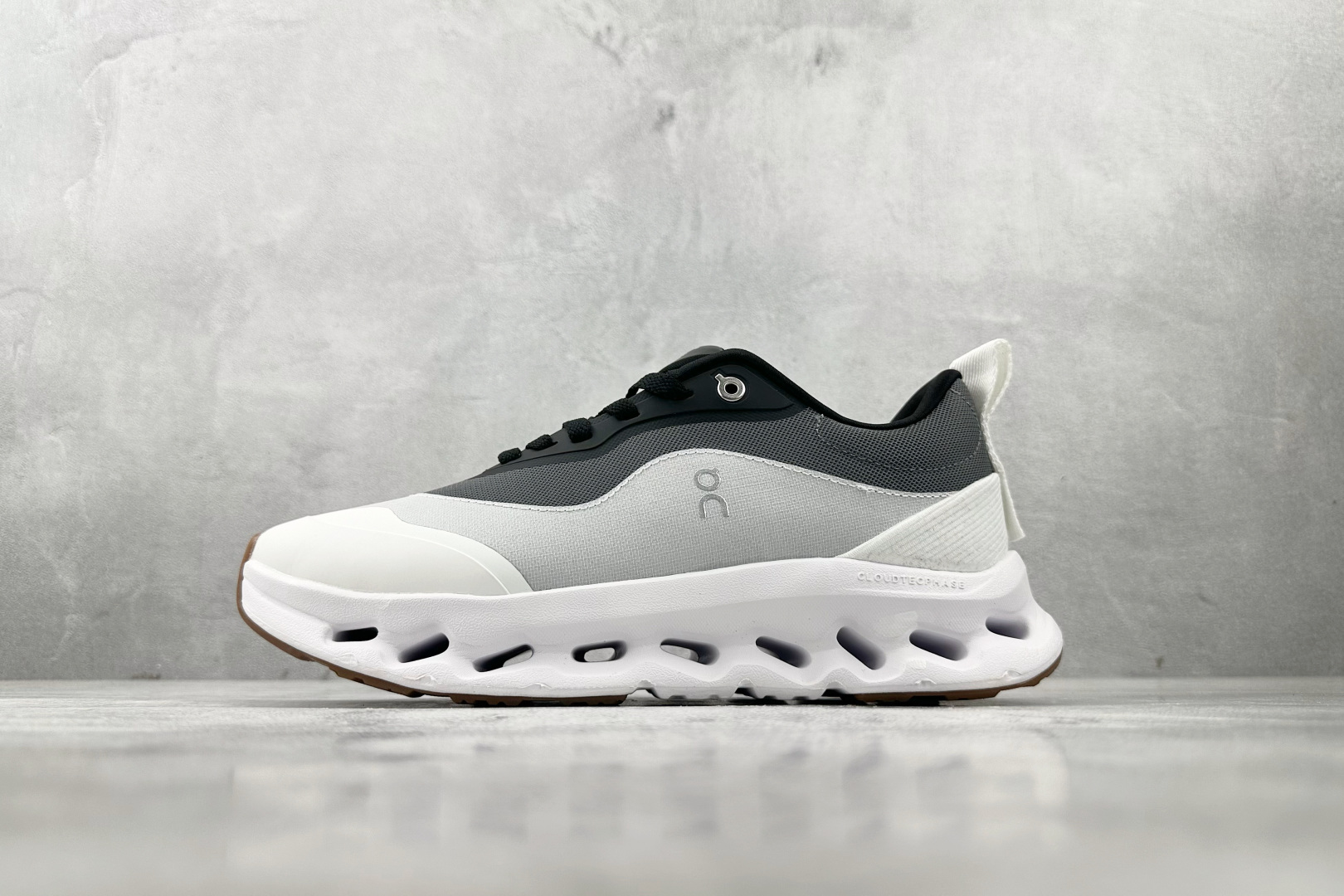 On昂跑 × LOEWE罗意威 Cloudtilt 2.0 黑白色 L929282X33-4515