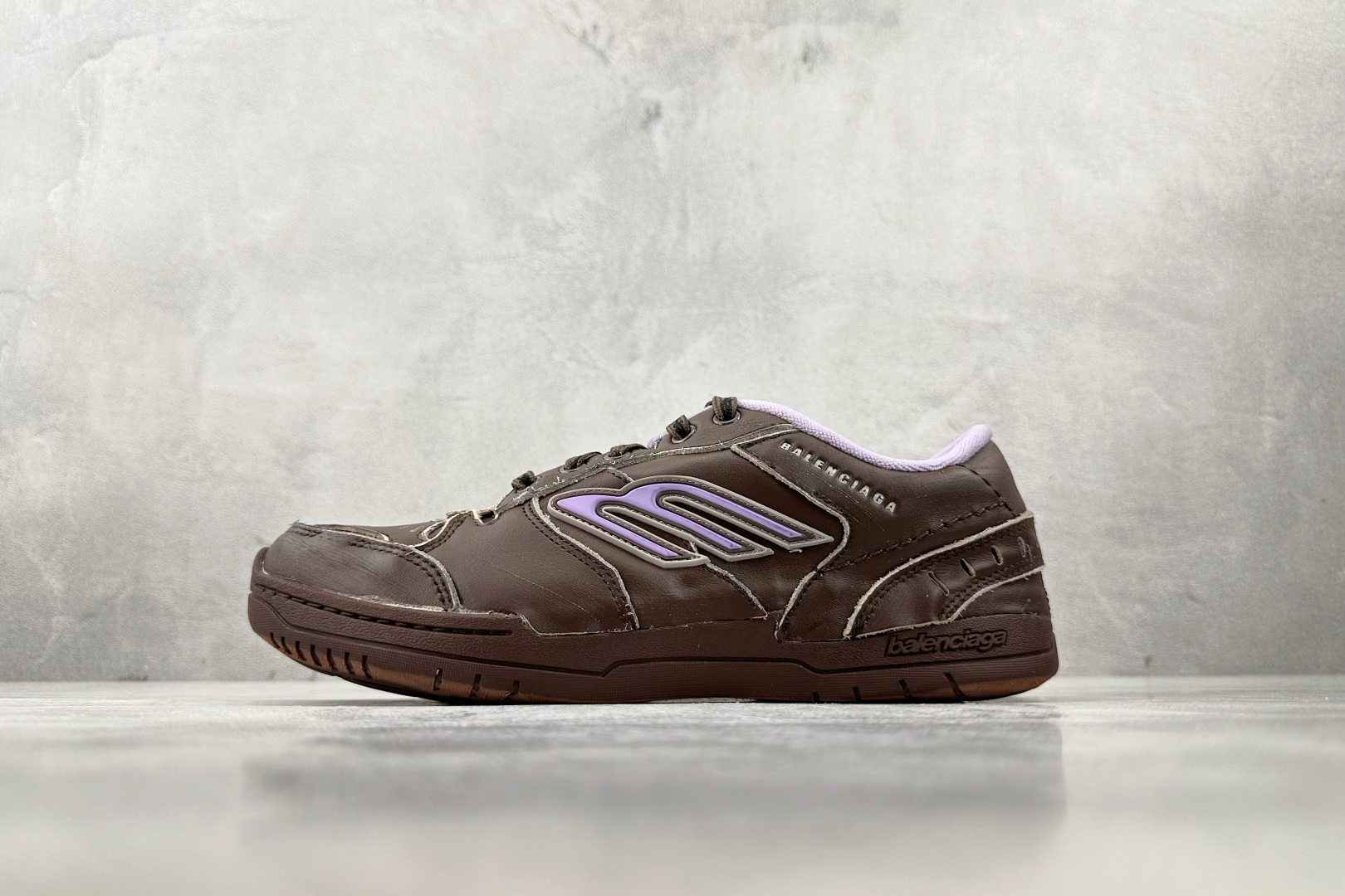 代购版 Balenciaga巴黎世家 Hamptons Worn-Out 棕色 841763WCURS2050