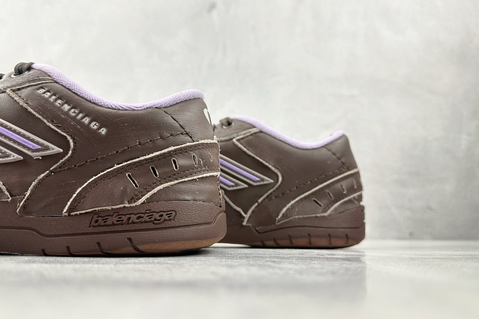 代购版 Balenciaga巴黎世家 Hamptons Worn-Out 棕色 841763WCURS2050