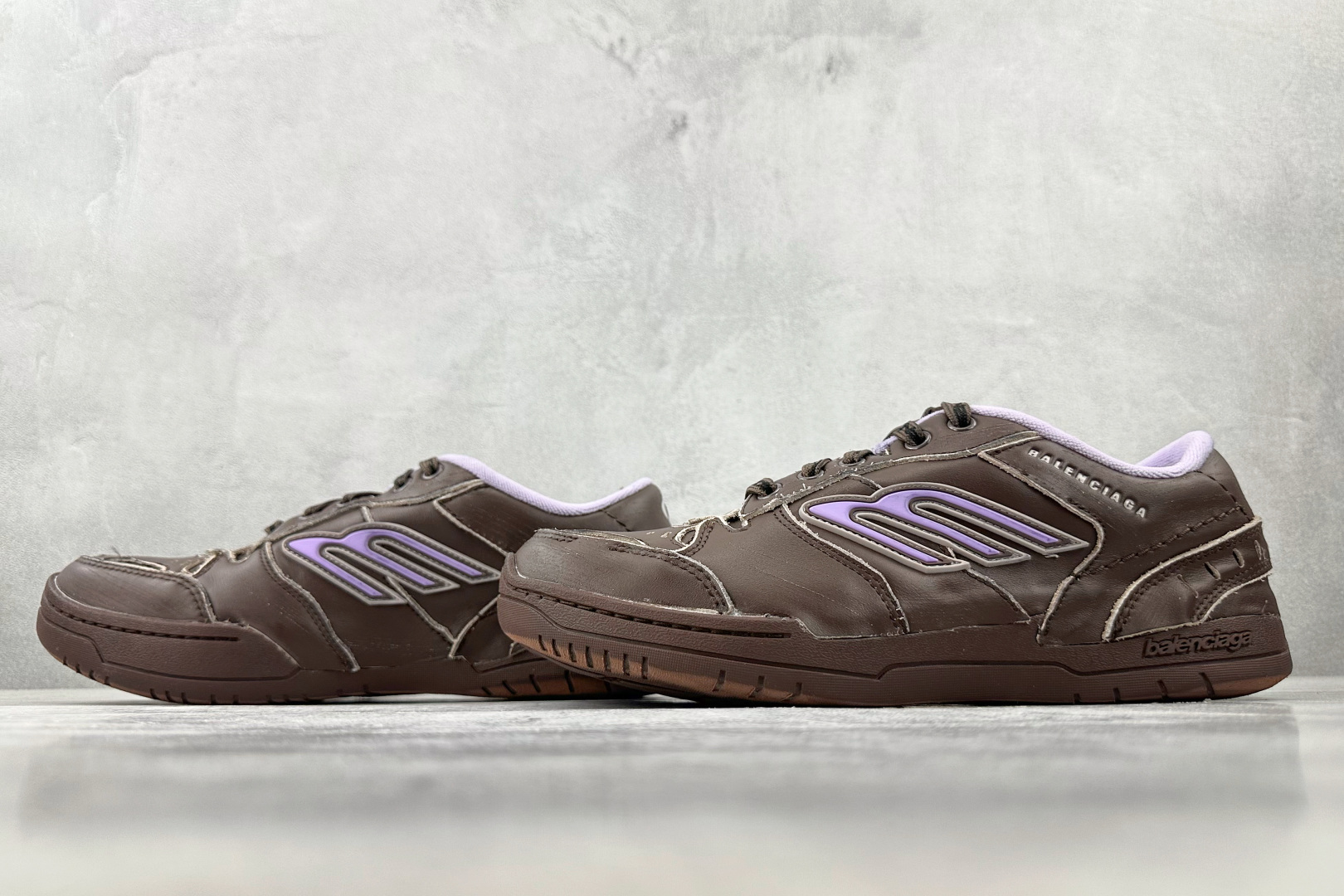 代购版 Balenciaga巴黎世家 Hamptons Worn-Out 棕色 841763WCURS2050