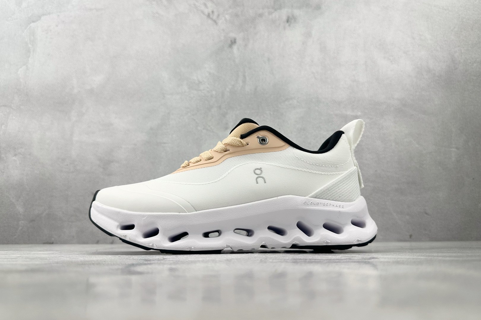 On昂跑 × LOEWE罗意威 Cloudtilt 2.0 棕灰色 3ME10693510