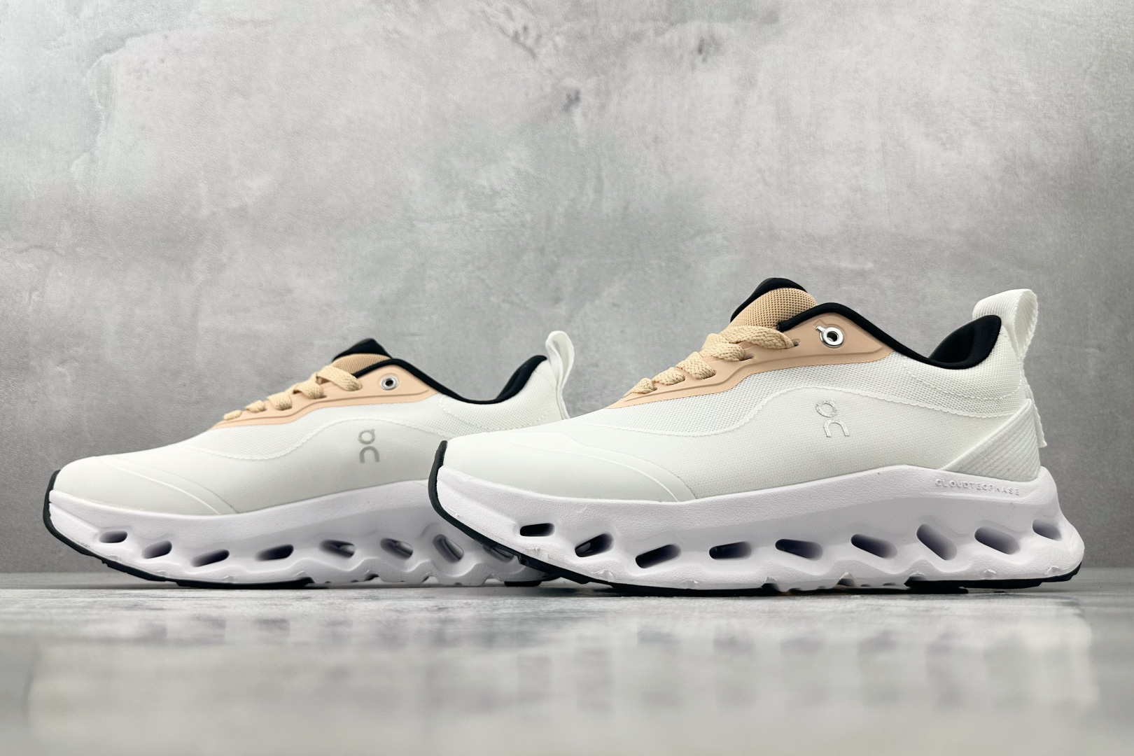 On昂跑 × LOEWE罗意威 Cloudtilt 2.0 棕灰色 3ME10693510