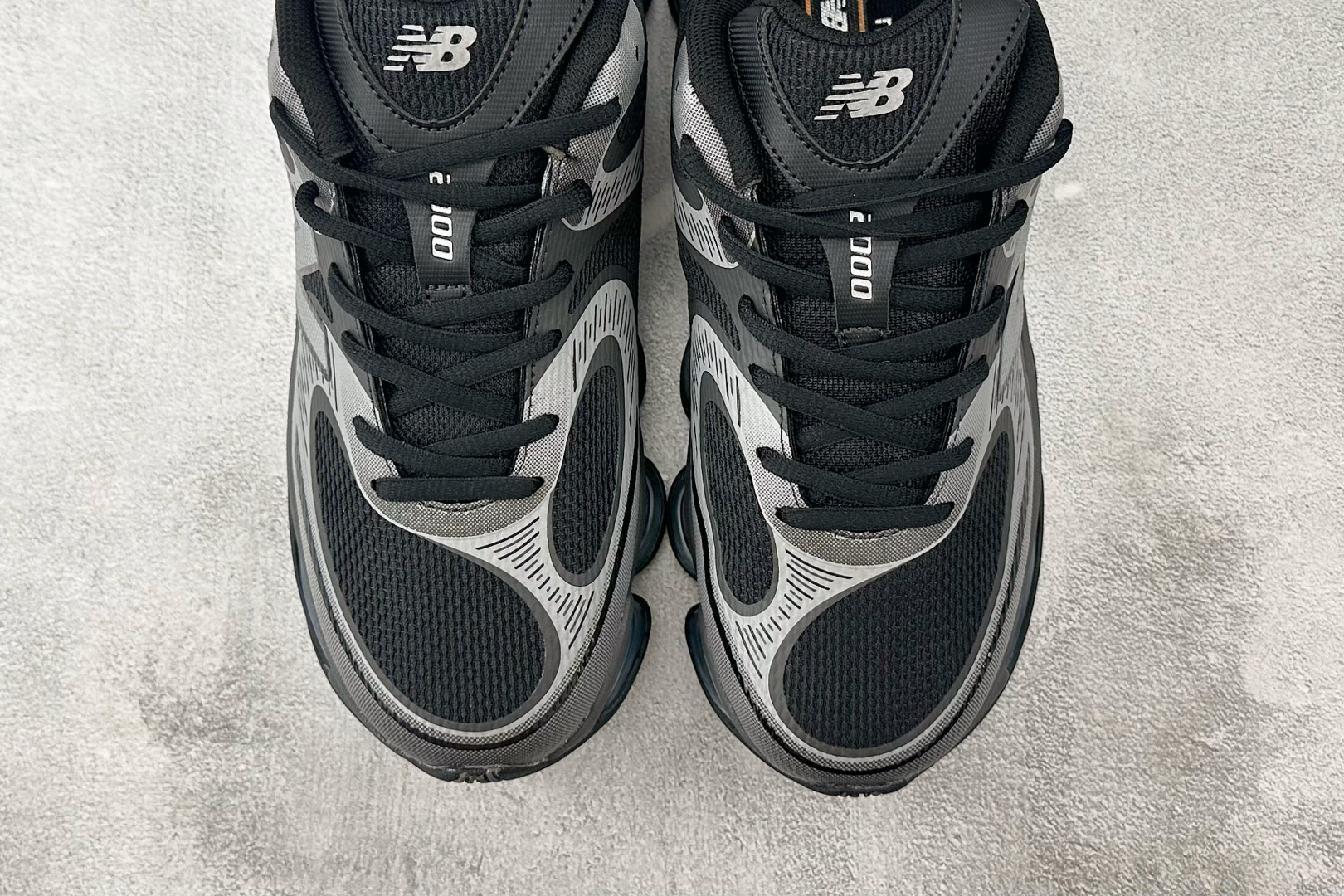 C 版 
大厂出品 New Balance NB 2000 银黑

货号：U2000EA
尺码：36 3