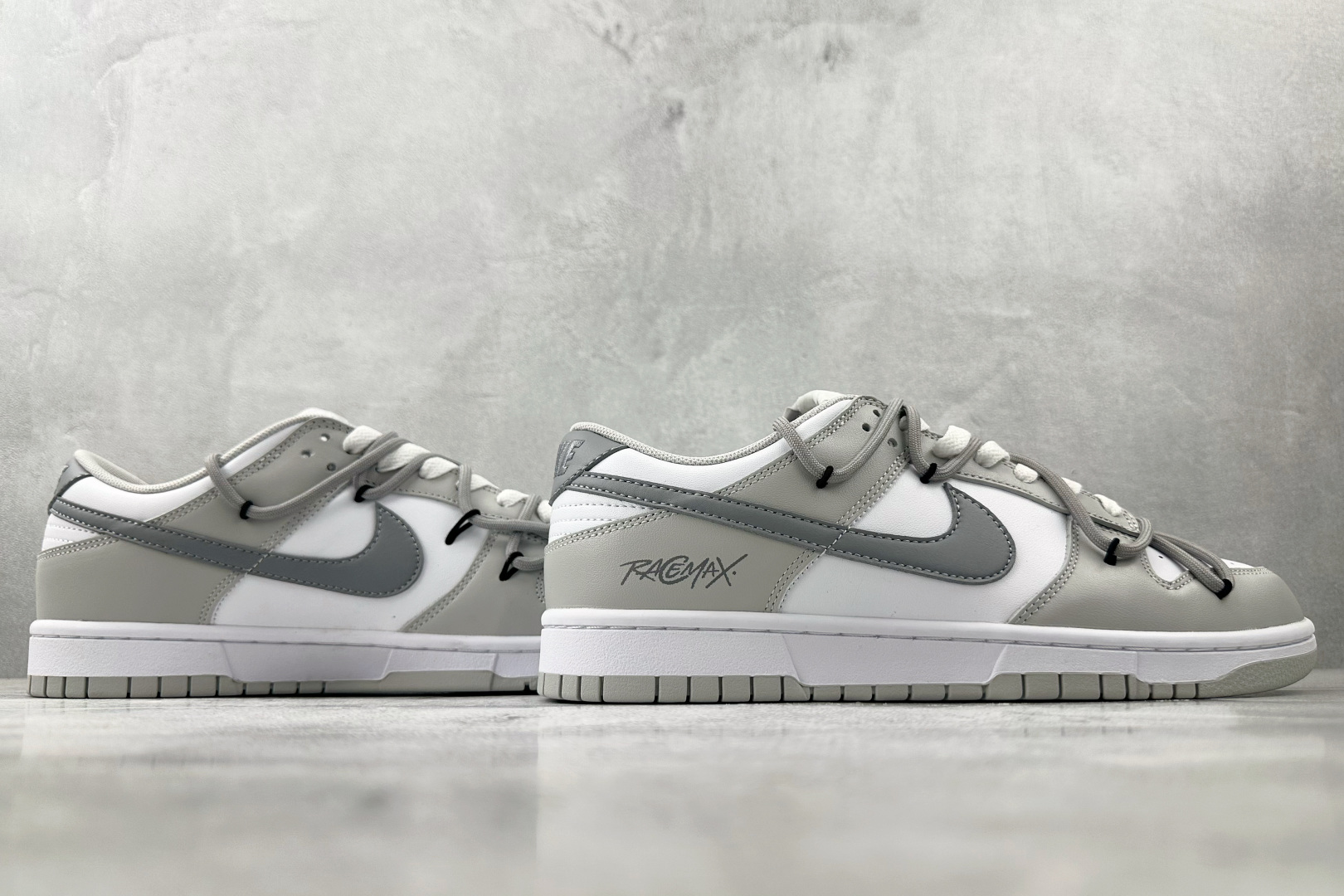 K13 
【定制球鞋】Nike Dunk 白灰

货号：DD1391-103
尺码：39 40 40.5