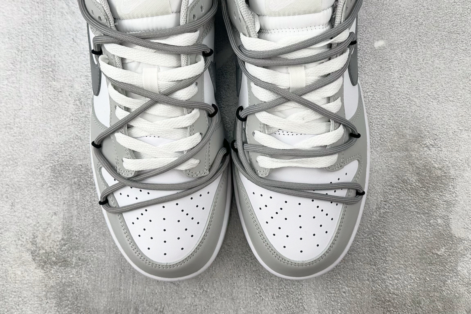 K13 
【定制球鞋】Nike Dunk 白灰

货号：DD1391-103
尺码：39 40 40.5