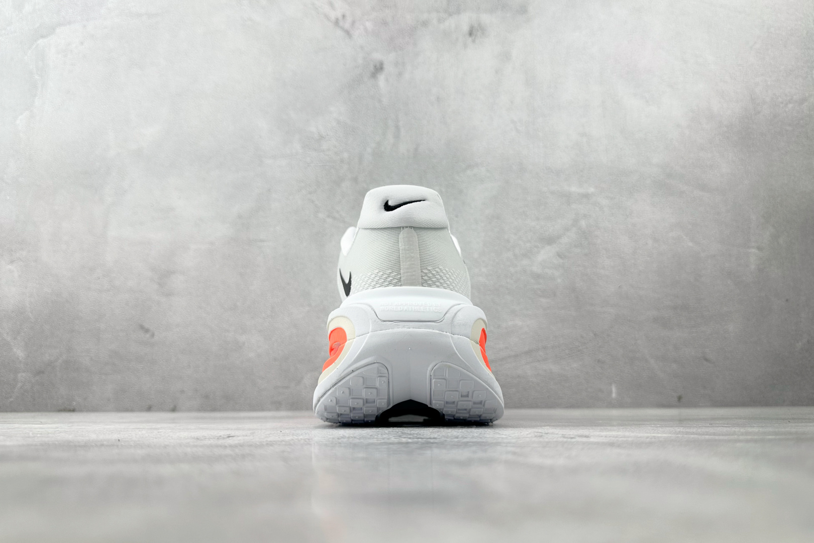 Nike Vomero Vomero Premium 白橙 HQ2050-631