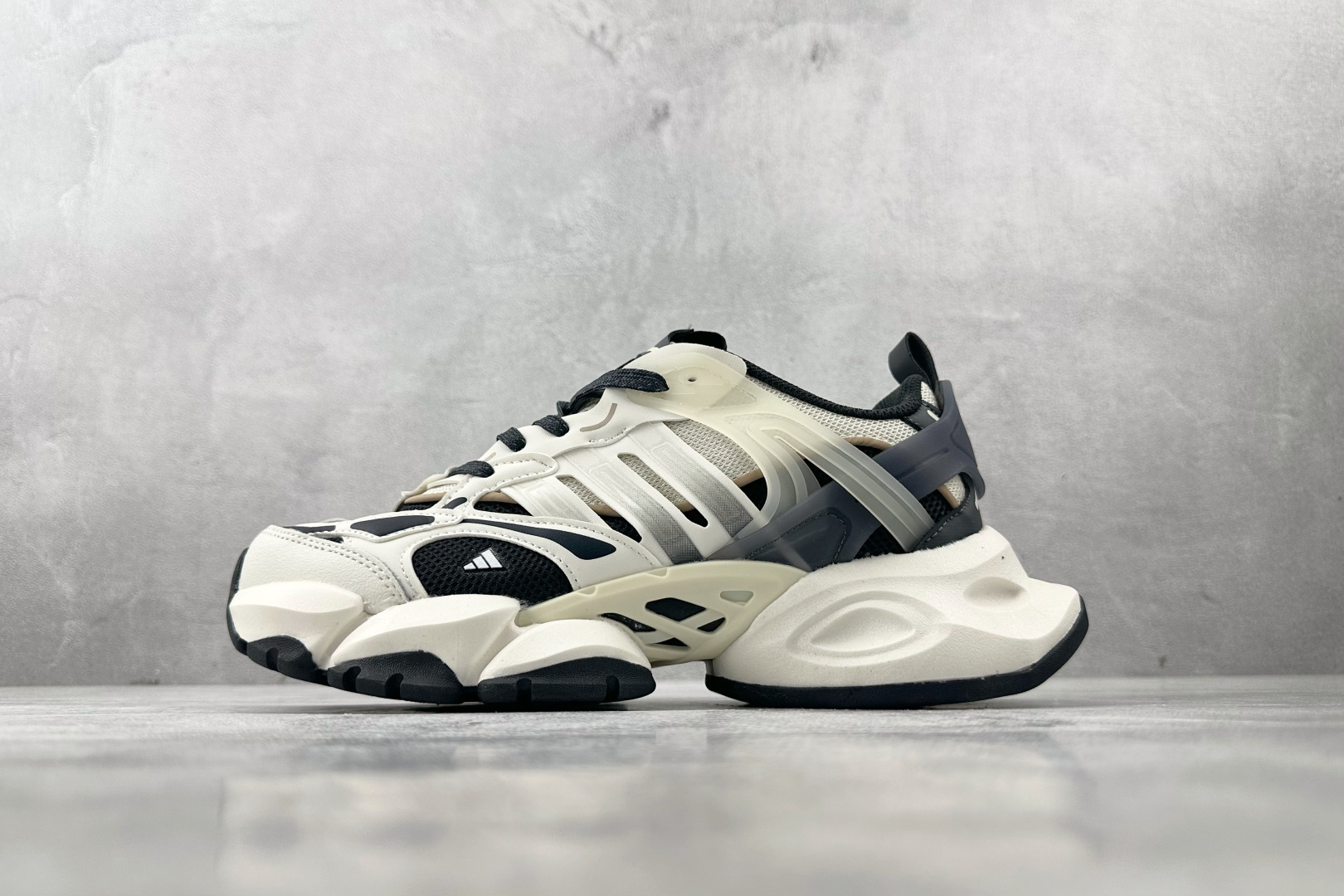 adidXLG RUNNER DELUXE 白棕色 JR0577