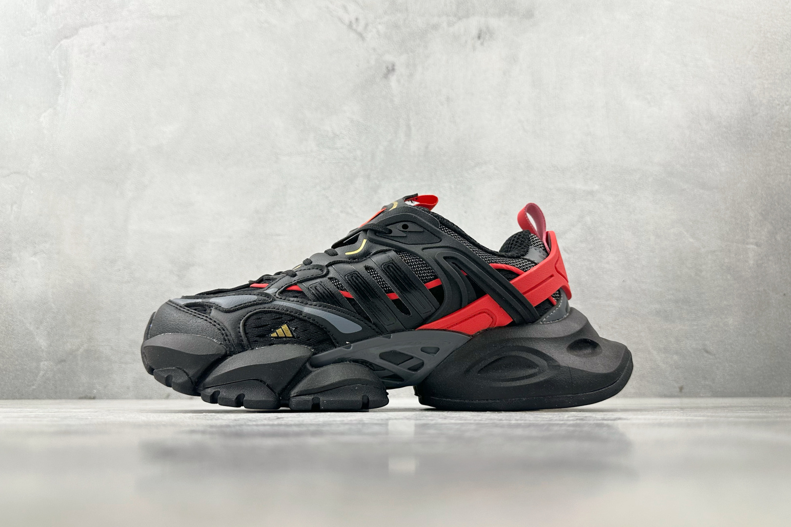 adidXLG RUNNER DELUXE 黑红 JQ2974
