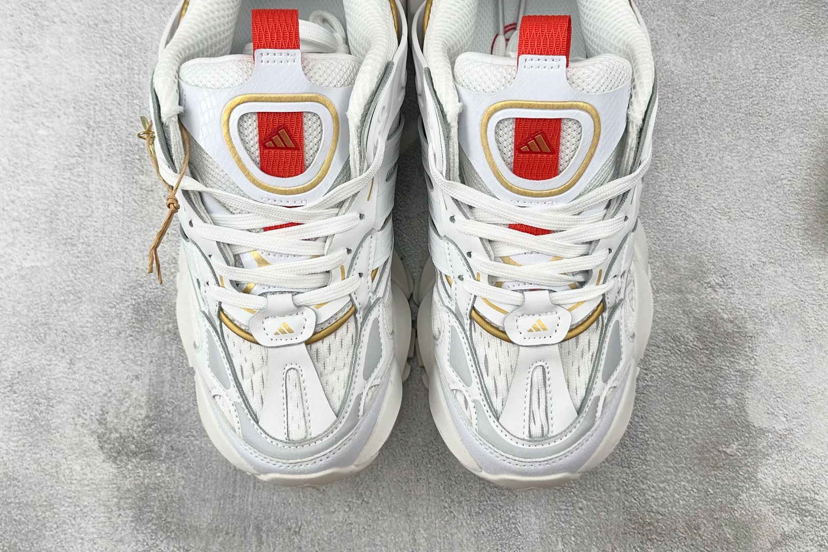 adidXLG RUNNER DELUXE 白金 JQ2973
