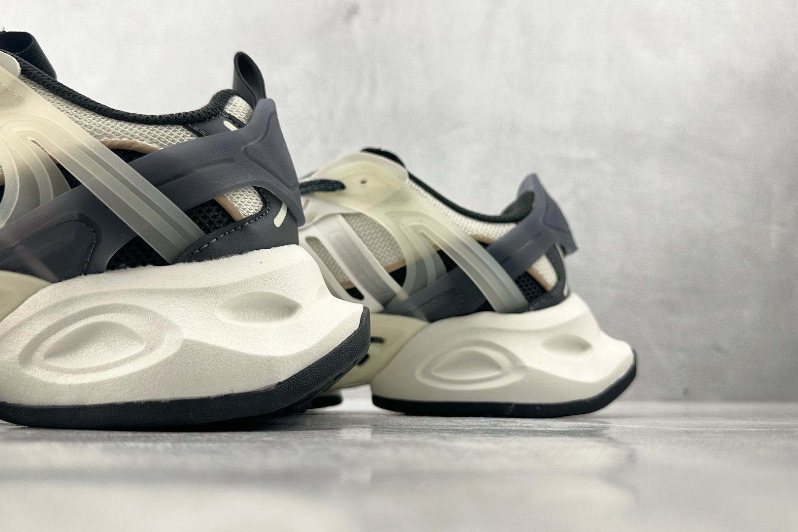 adidXLG RUNNER DELUXE 白棕色 JR0577