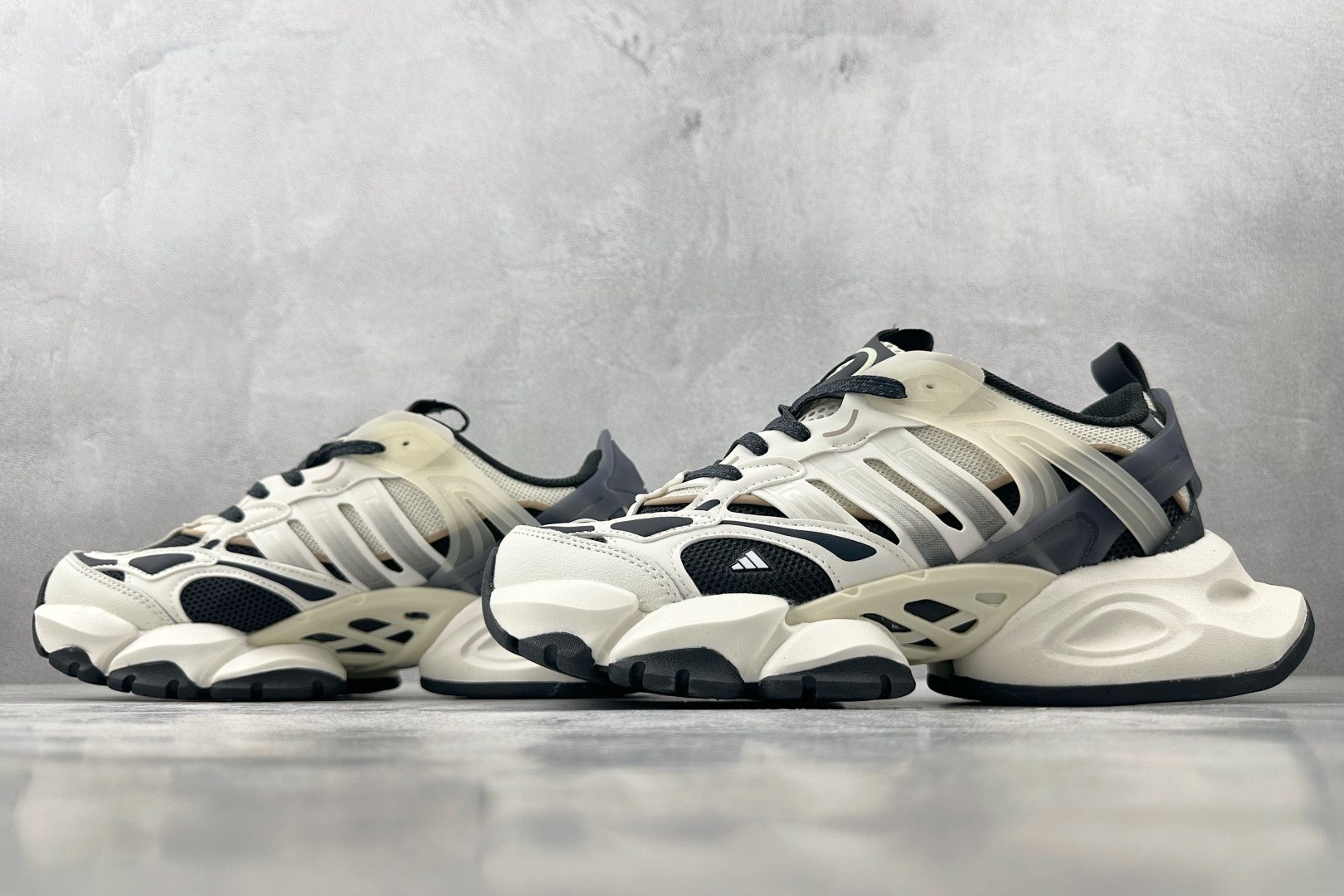 adidXLG RUNNER DELUXE 白棕色 JR0577