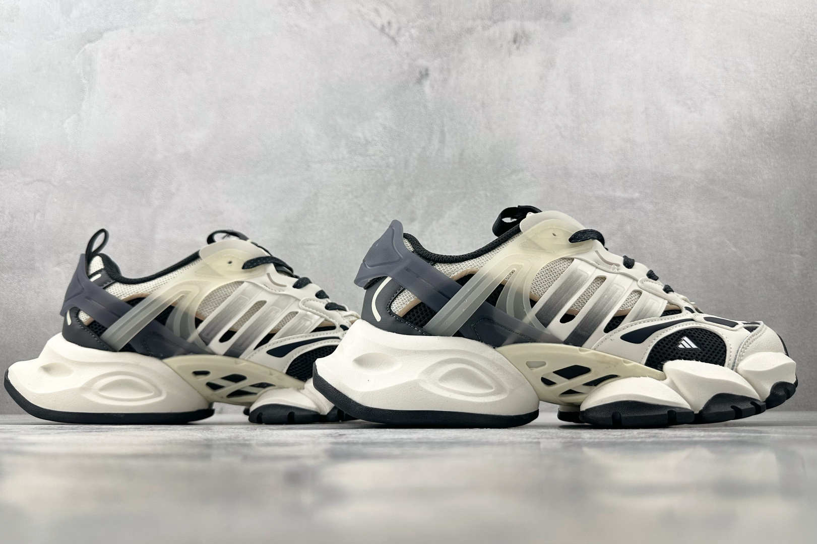 adidXLG RUNNER DELUXE 白棕色 JR0577