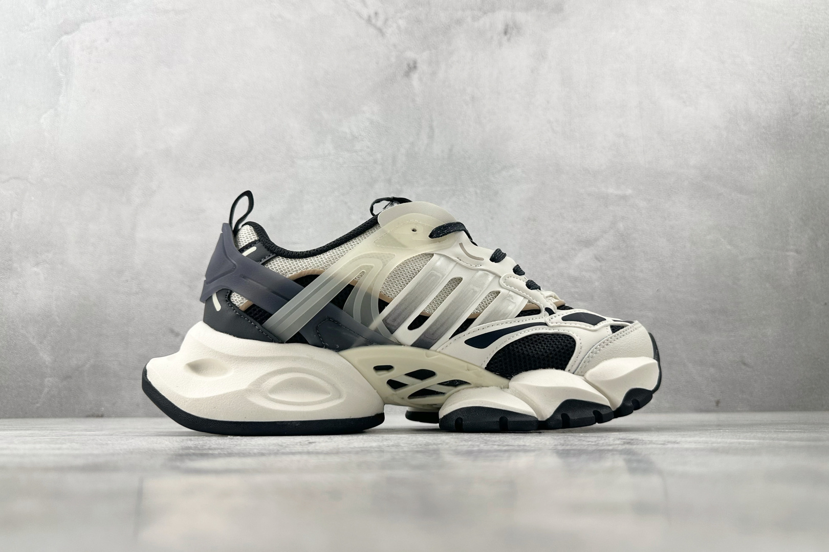 adidXLG RUNNER DELUXE 白棕色 JR0577