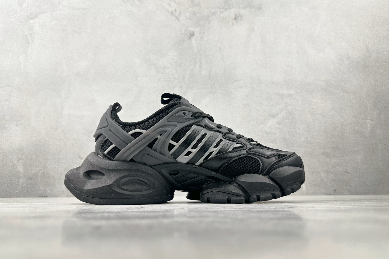 adidXLG RUNNER DELUXE 黑色 JR3086