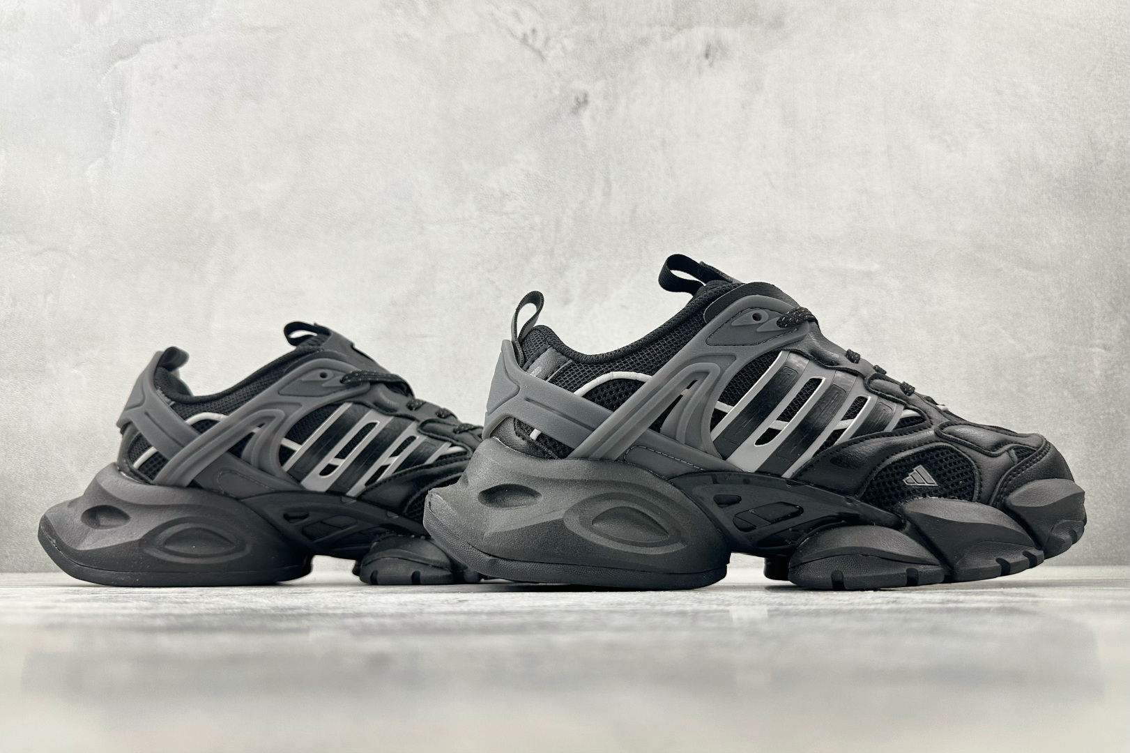 adidXLG RUNNER DELUXE 黑色 JR3086