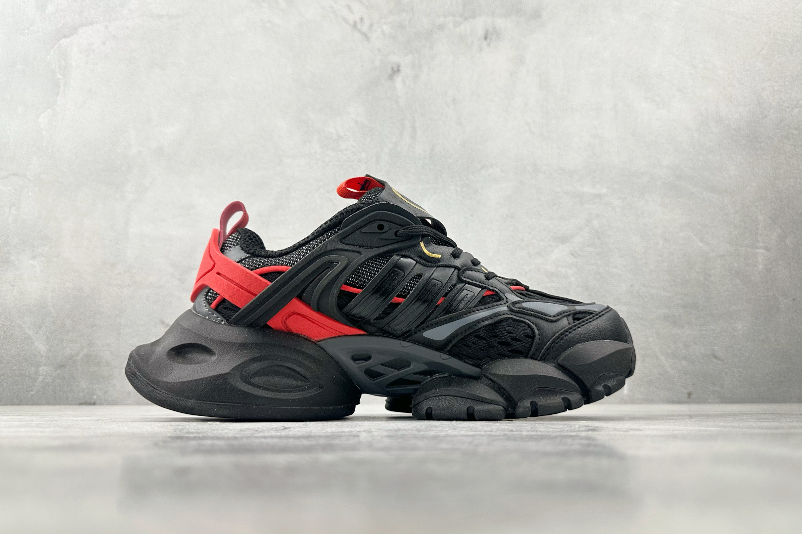 adidXLG RUNNER DELUXE 黑红 JQ2974