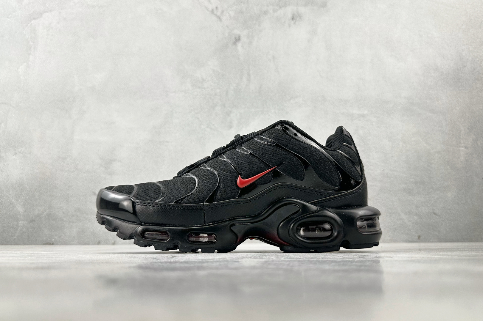 外贸 GW  Nike Air Max Plus 黑红色 货号：HV2891-001 尺码：36 36.5 37.5 38 38.5 39 40 40.5 41 42 42.5 43 44 44.5 45 46-选品中心