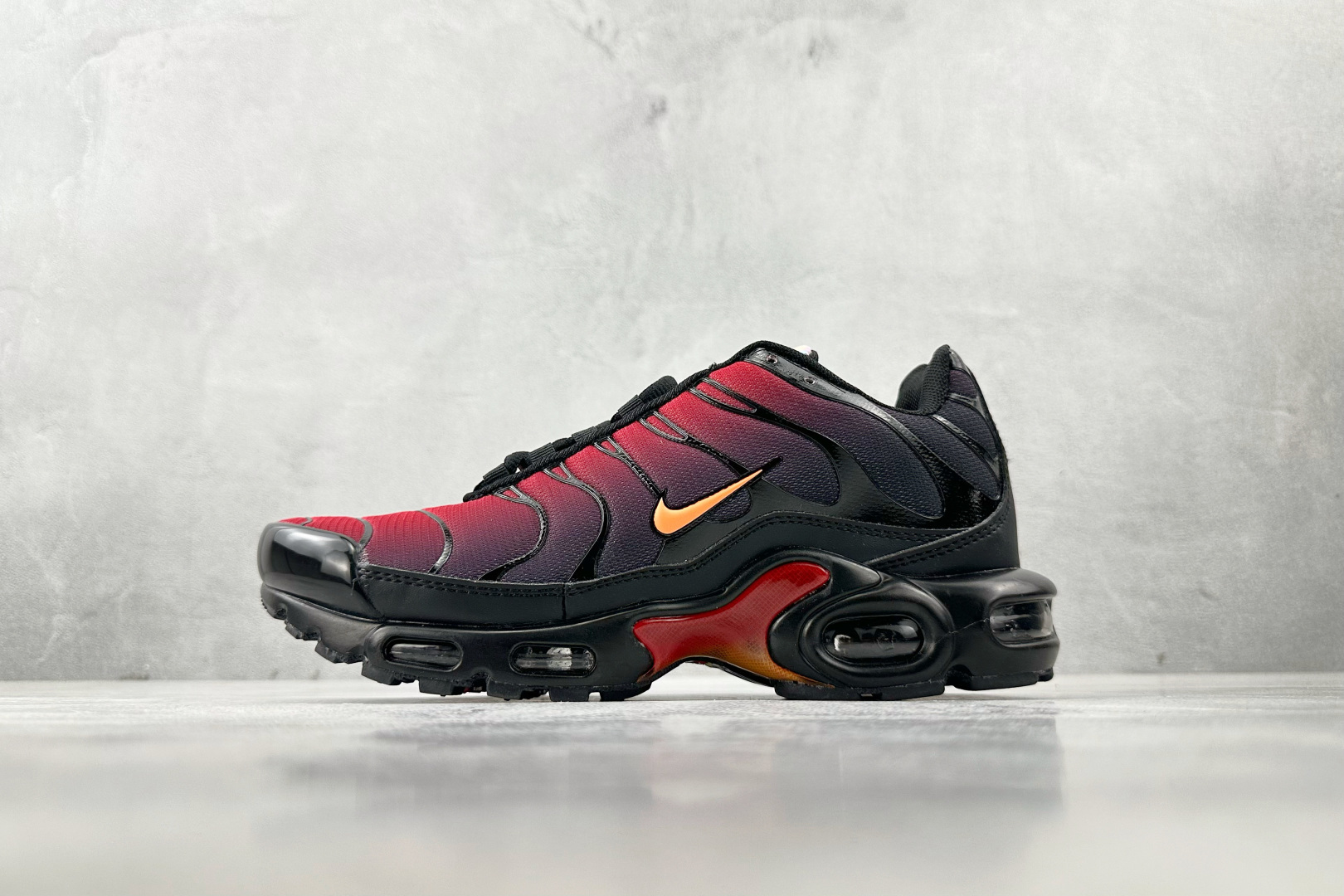 外贸 GW  Nike Air Max Plus 黑红色 货号：FB8024-600 尺码：36 36.5 37.5 38 38.5 39 40 40.5 41 42 42.5 43 44 44.5 45 46-选品中心