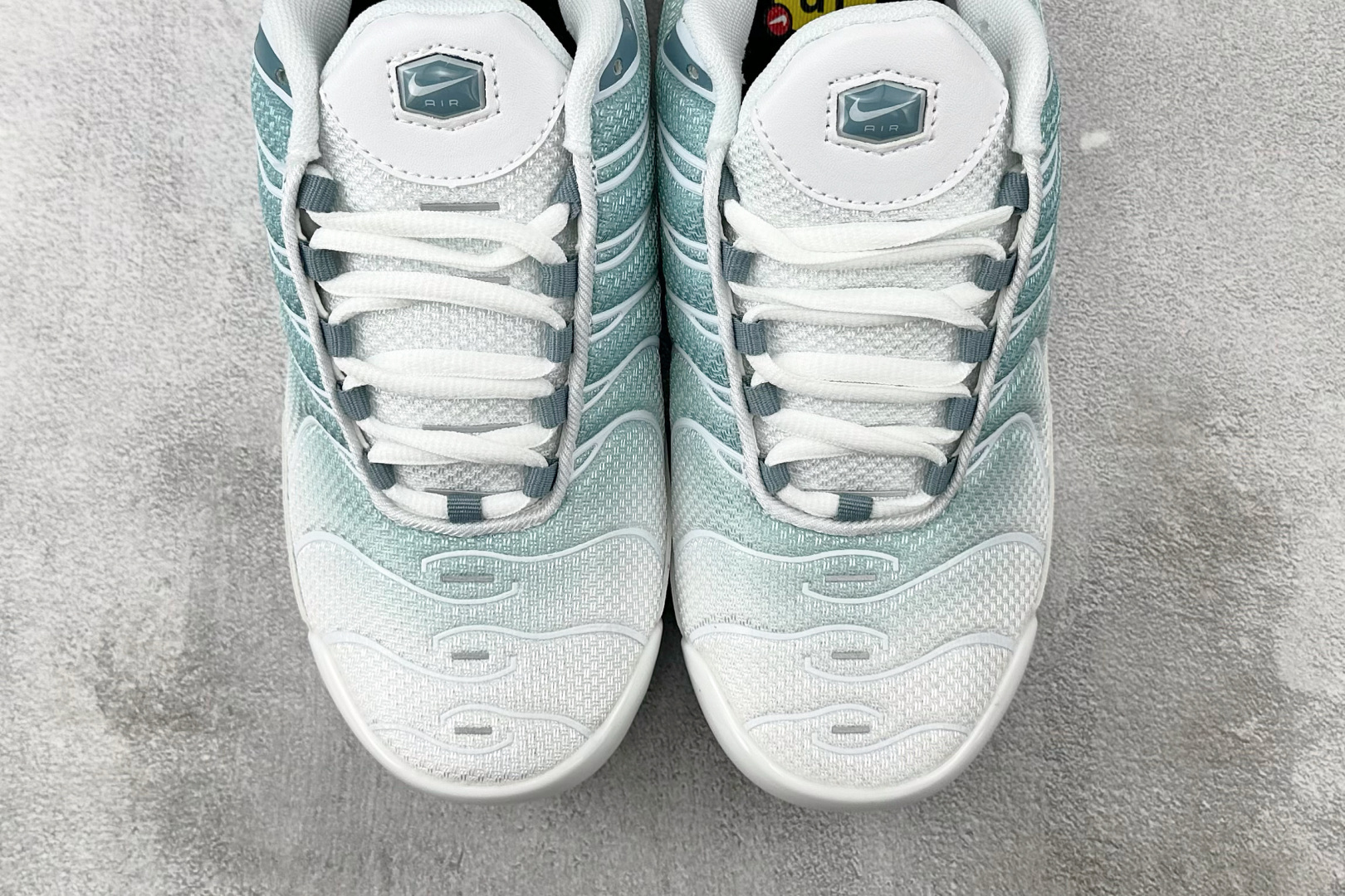 图片[7]-外贸 GW  Nike Air Max Plus 白灰 货号：DZ3670-100 尺码：36 36.5 37.5 38 38.5 39 40 40.5 41 42 42.5 43 44 44.5 45 46-选品中心