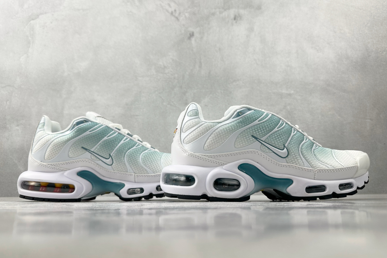 图片[6]-外贸 GW  Nike Air Max Plus 白灰 货号：DZ3670-100 尺码：36 36.5 37.5 38 38.5 39 40 40.5 41 42 42.5 43 44 44.5 45 46-选品中心