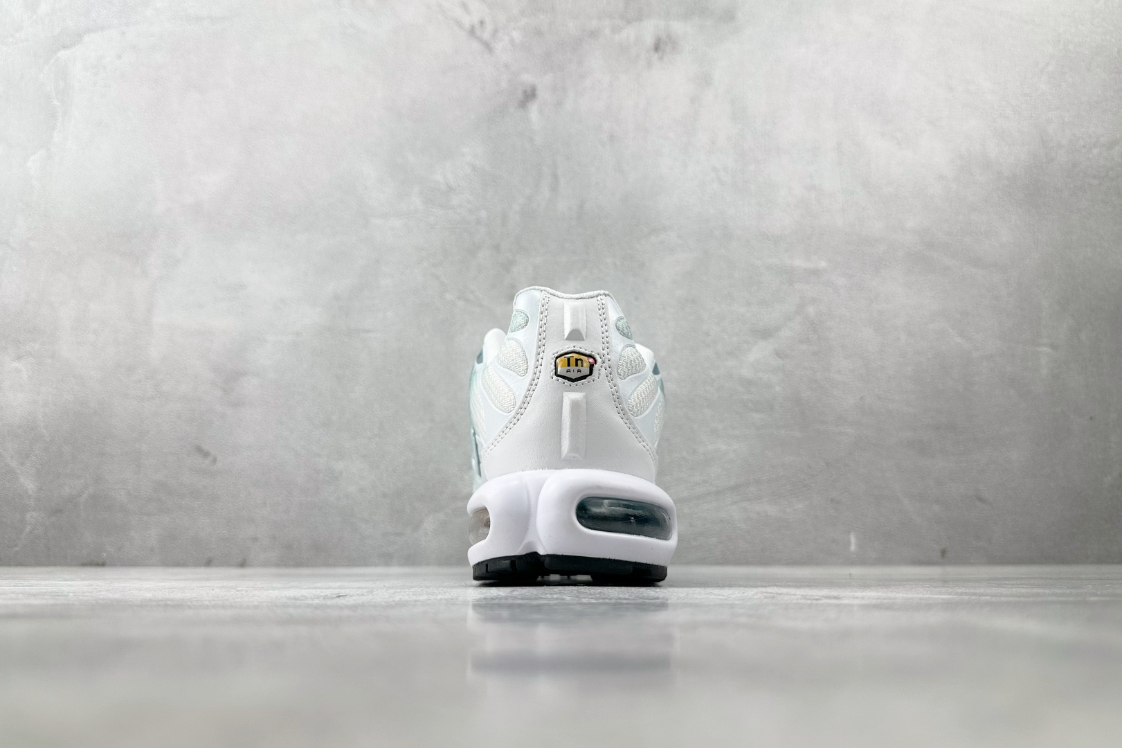 图片[9]-外贸 GW  Nike Air Max Plus 白灰 货号：DZ3670-100 尺码：36 36.5 37.5 38 38.5 39 40 40.5 41 42 42.5 43 44 44.5 45 46-选品中心