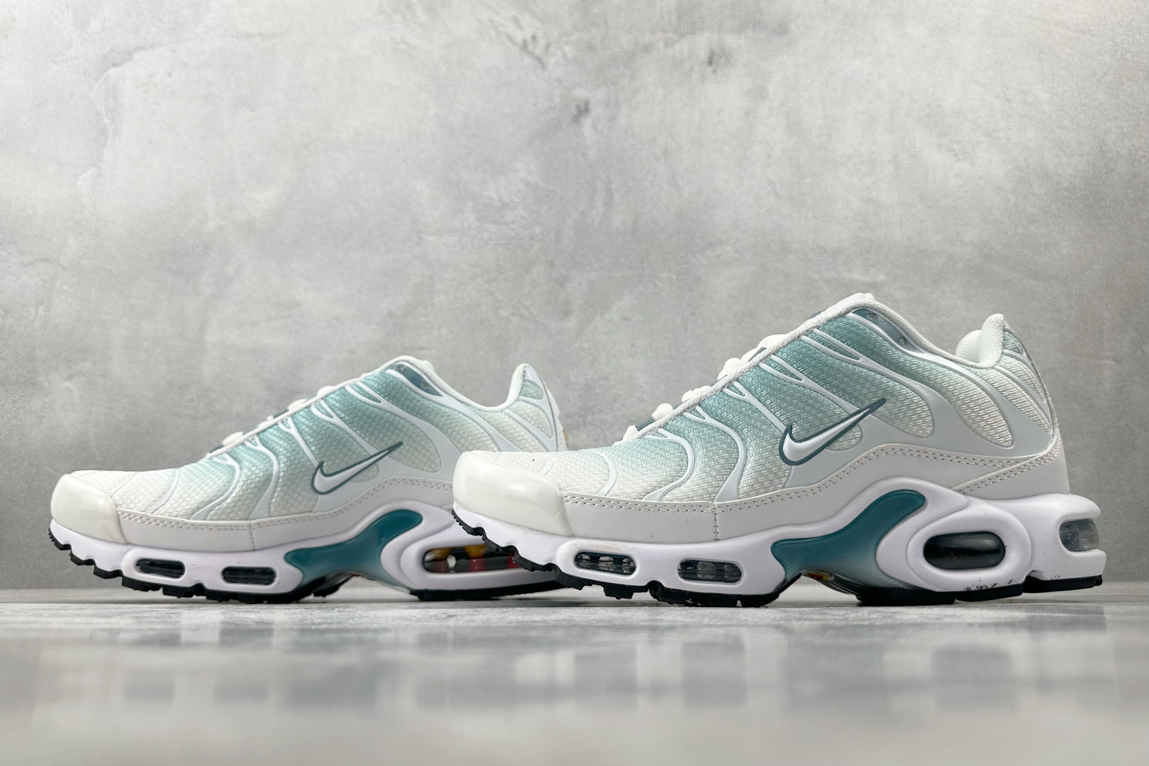 图片[5]-外贸 GW  Nike Air Max Plus 白灰 货号：DZ3670-100 尺码：36 36.5 37.5 38 38.5 39 40 40.5 41 42 42.5 43 44 44.5 45 46-选品中心