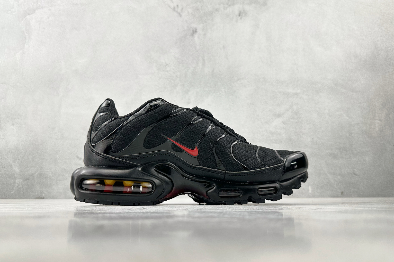 图片[2]-外贸 GW  Nike Air Max Plus 黑红色 货号：HV2891-001 尺码：36 36.5 37.5 38 38.5 39 40 40.5 41 42 42.5 43 44 44.5 45 46-选品中心