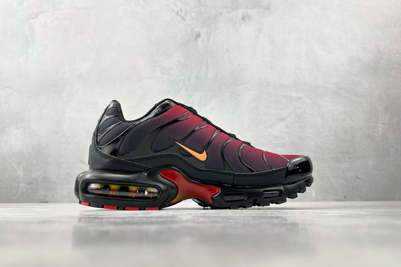 图片[2]-外贸 GW  Nike Air Max Plus 黑红色 货号：FB8024-600 尺码：36 36.5 37.5 38 38.5 39 40 40.5 41 42 42.5 43 44 44.5 45 46-选品中心