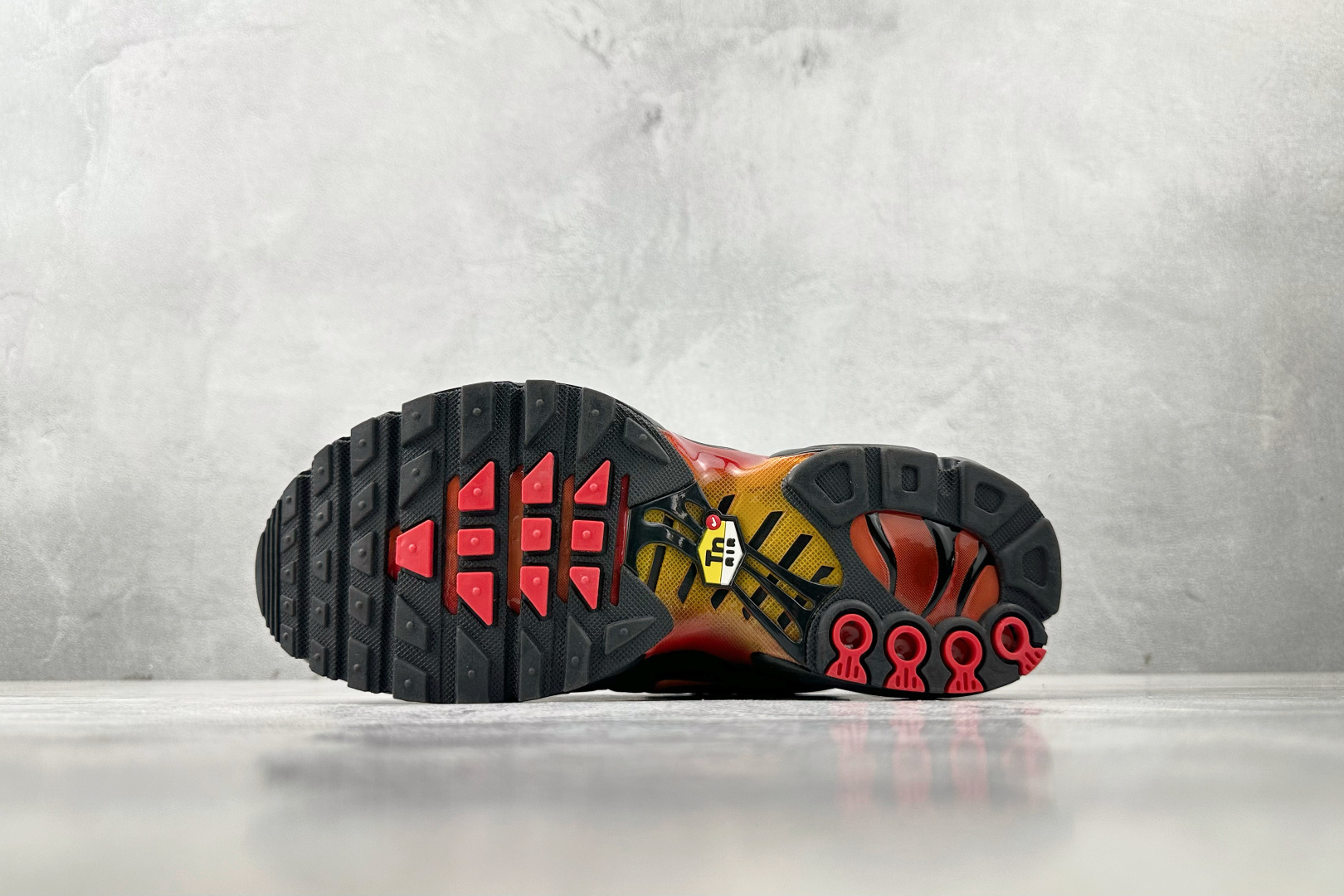 图片[4]-外贸 GW  Nike Air Max Plus 黑红色 货号：FB8024-600 尺码：36 36.5 37.5 38 38.5 39 40 40.5 41 42 42.5 43 44 44.5 45 46-选品中心