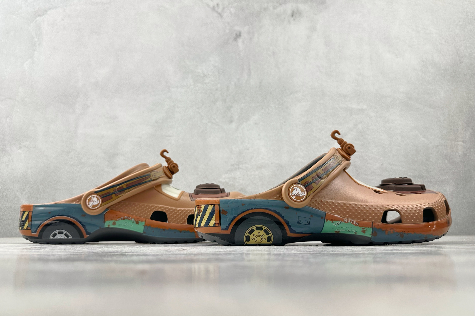 Cars x Crocs卡骆驰 Classic Cl”Mater'棕色 209371-0DA