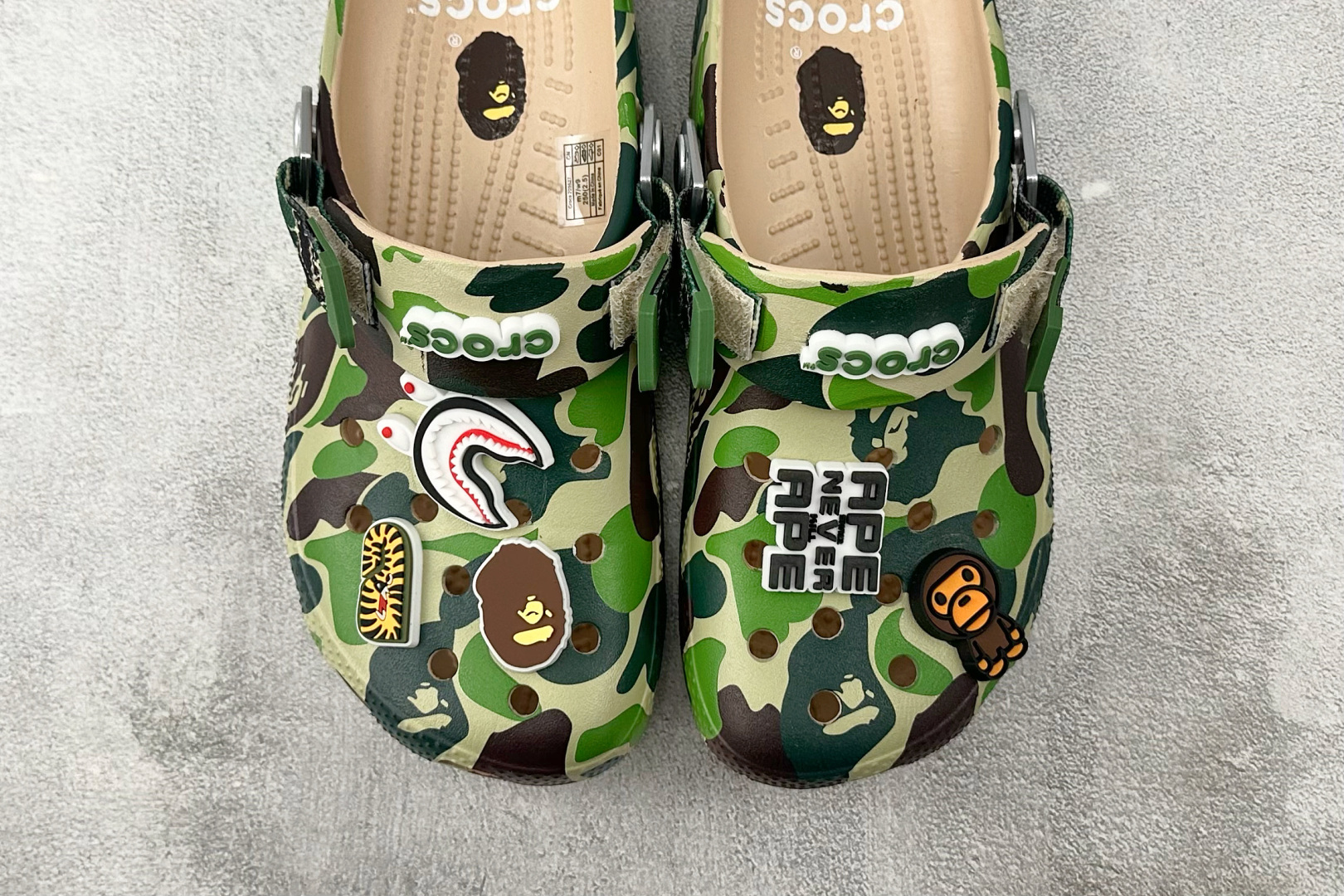 Bape x Crocs卡骆驰 Classic Cl军绿 1L23-191-903