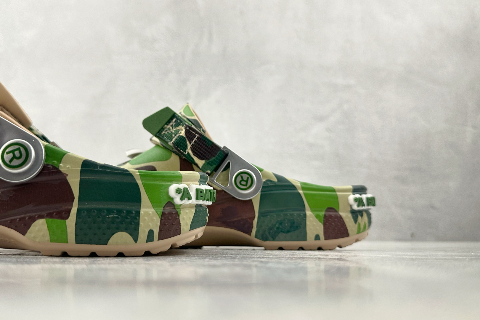 Bape x Crocs卡骆驰 Classic Cl军绿 1L23-191-903