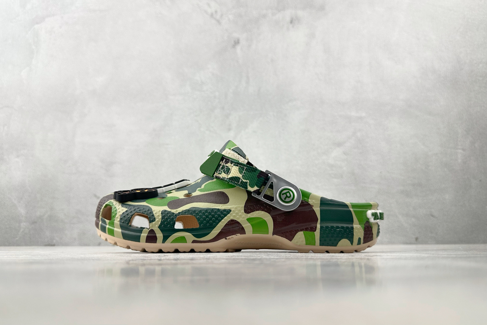Bape x Crocs卡骆驰 Classic Cl军绿 1L23-191-903