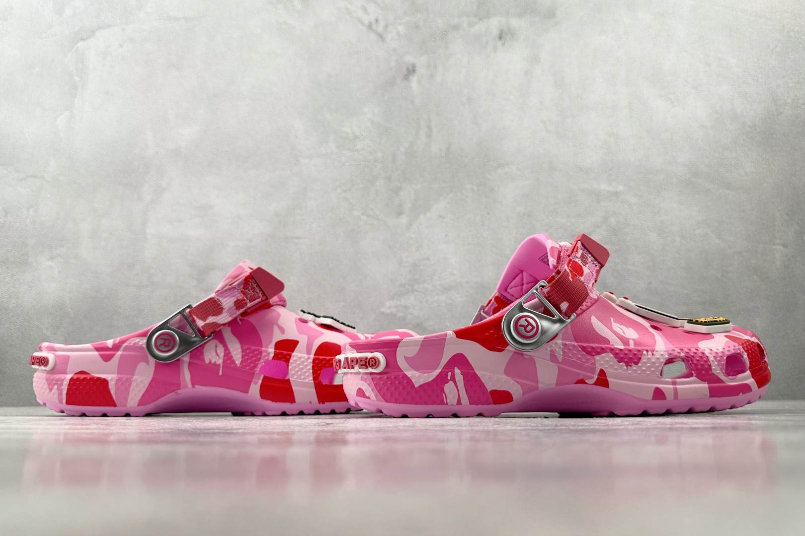 Bape x Crocs卡骆驰 Classic Cl粉色 1L23-191-903