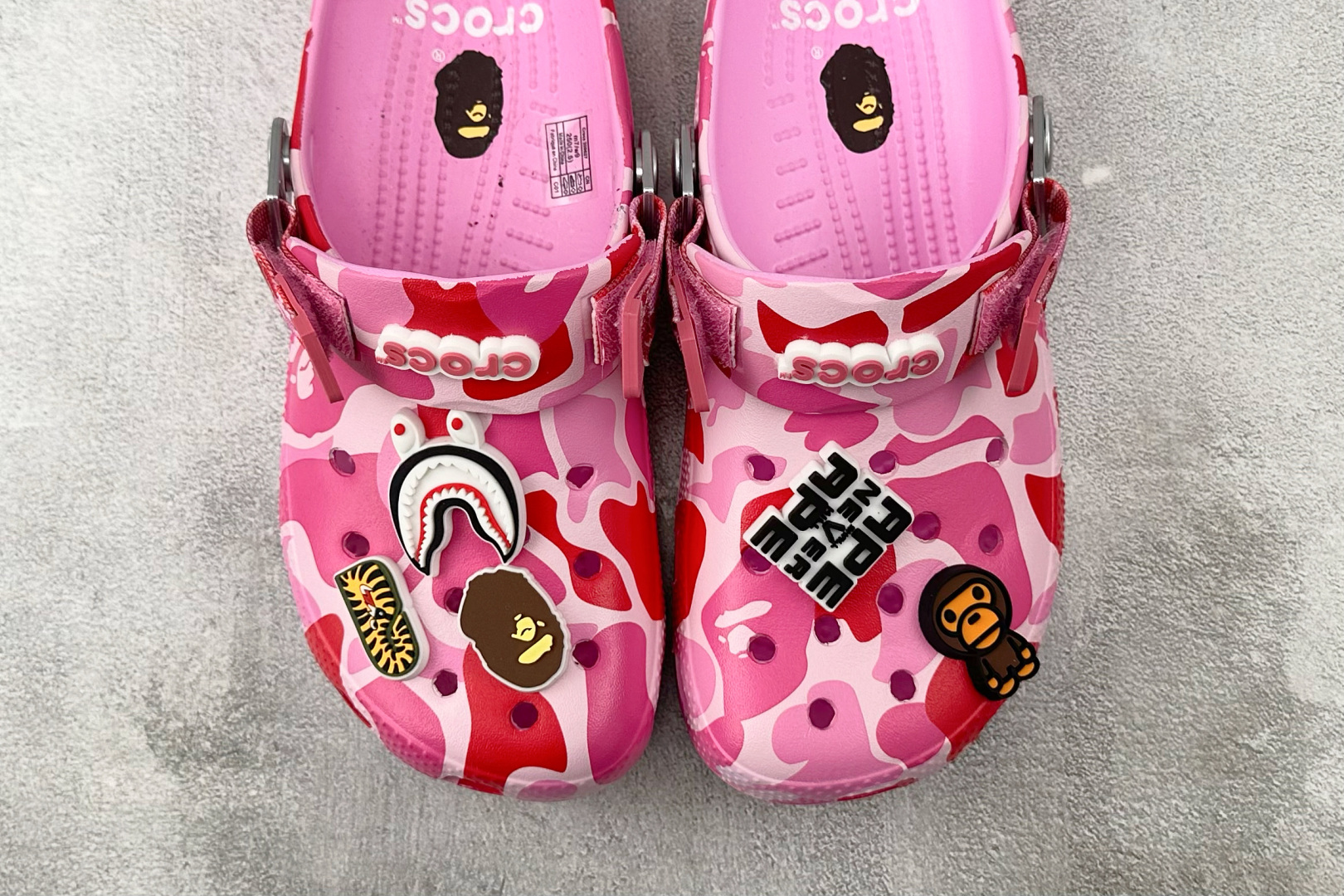 Bape x Crocs卡骆驰 Classic Cl粉色 1L23-191-903