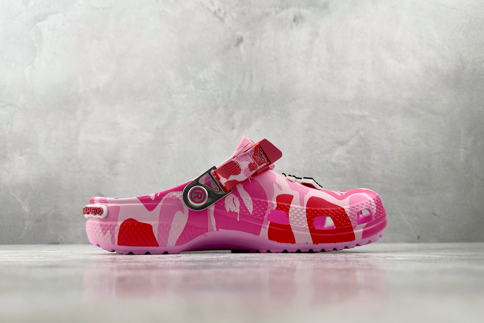 Bape x Crocs卡骆驰 Classic Cl粉色 1L23-191-903